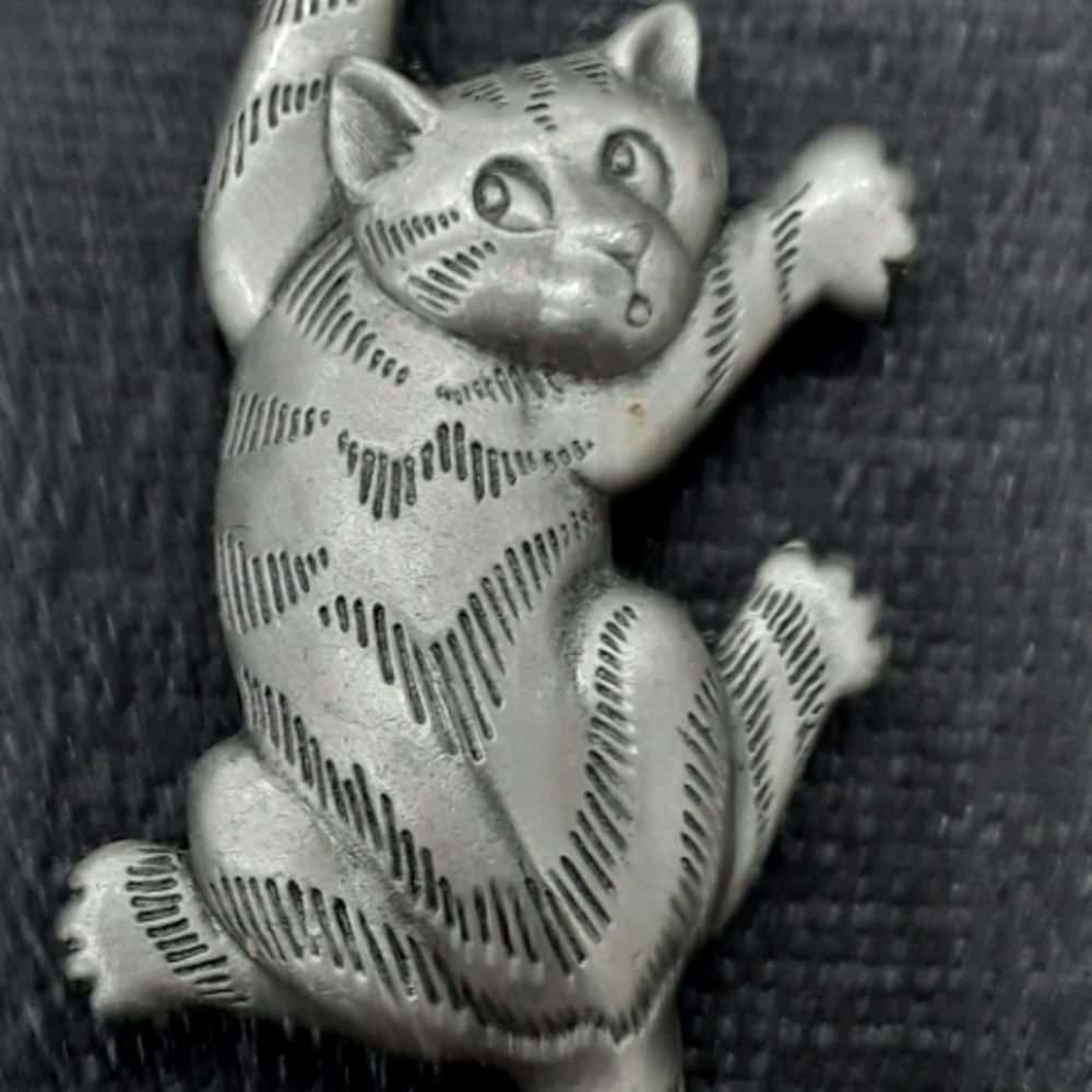 Vintage JJ Cole cat brooch